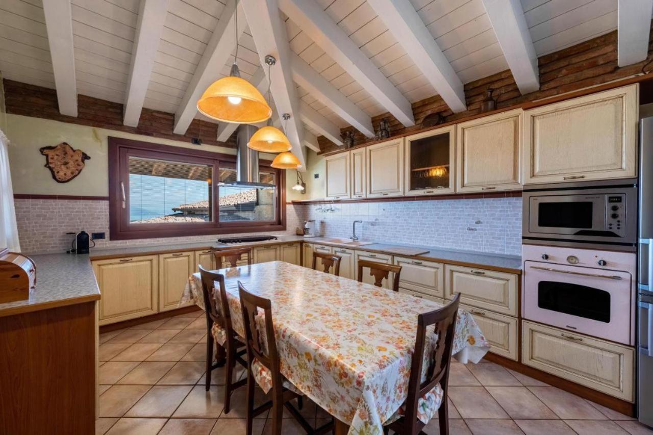 Casa Vacanze Baccolo Полпенаце дел Гарда Екстериор снимка